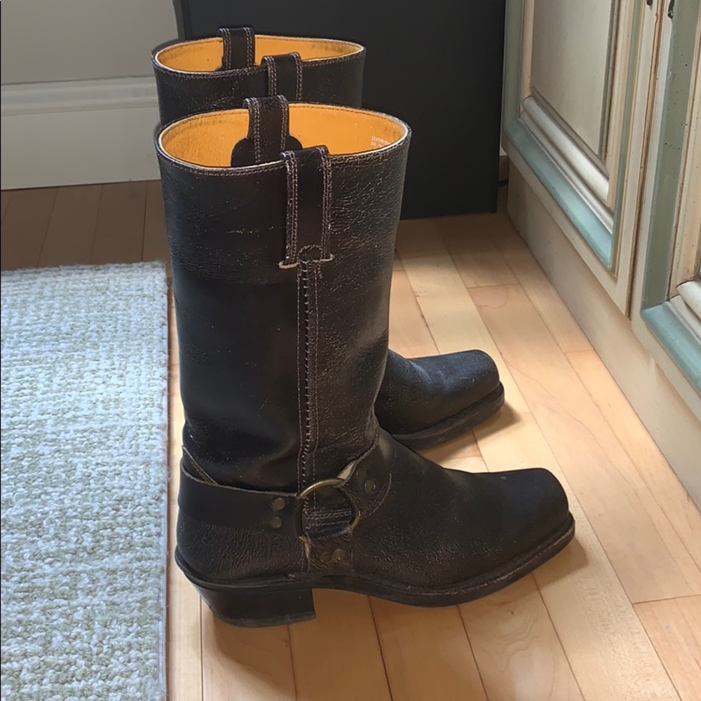 Frye boots with beautiful crackle detail!